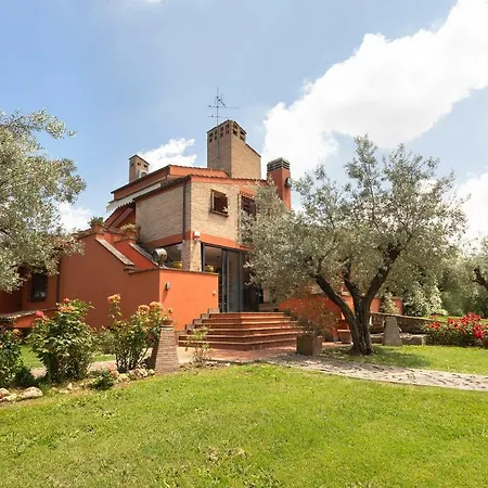 In Via Della Marcigliana Villa Casale Torre San Giovanni